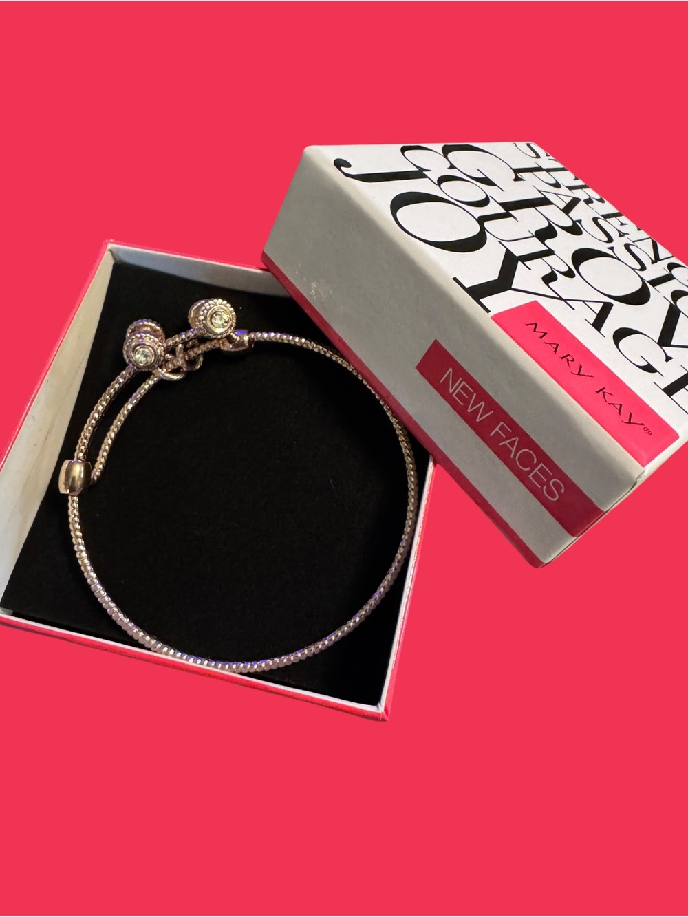 NWT Mary Kay New Faces Silver Tone Adjustable Crystal Slider Bracelet Gift Box